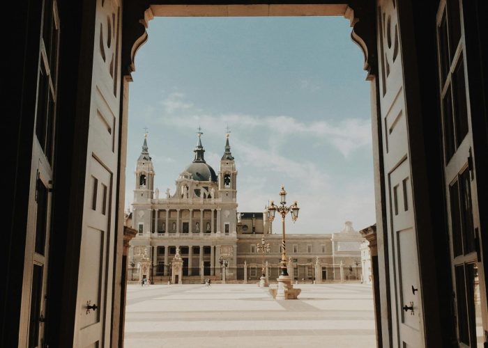 Palacio Real Madrid puerta historia Austrias