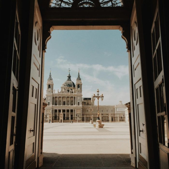 Palacio Real Madrid puerta historia Austrias